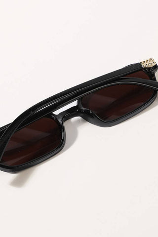 Classic Oval Shaped Fashion Sunglasses | Swank Boutique