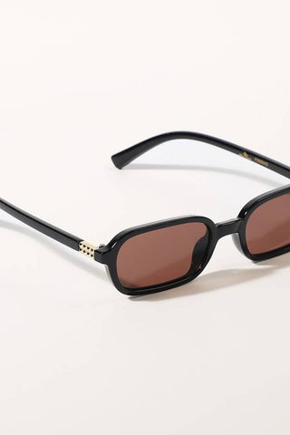 Classic Oval Shaped Fashion Sunglasses | Swank Boutique