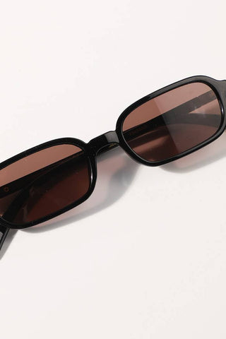 Classic Oval Shaped Fashion Sunglasses | Swank Boutique