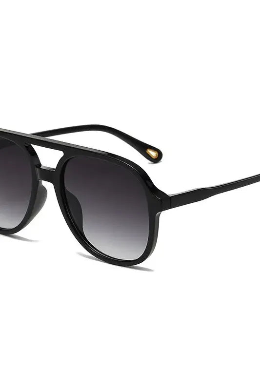 Classic Oversized Sunglasses - Light Brown (Copy) | Swank Boutique