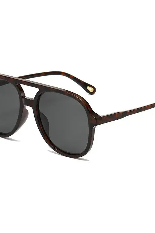 Classic Oversized Sunglasses - Black (Copy) | Swank Boutique