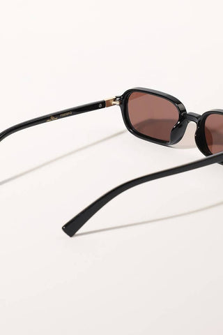 Classic Oval Shaped Fashion Sunglasses | Swank Boutique