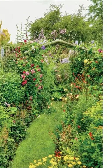 The Contemporary Cottage Garden Book | Swank Boutique