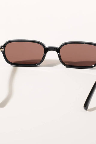 Classic Oval Shaped Fashion Sunglasses | Swank Boutique